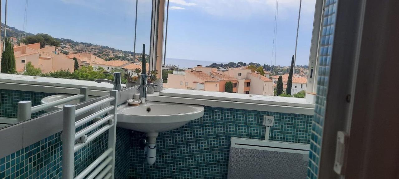 Superbe Appartement Avec Balcon Vue Mer ! Carqueiranne Exterior foto